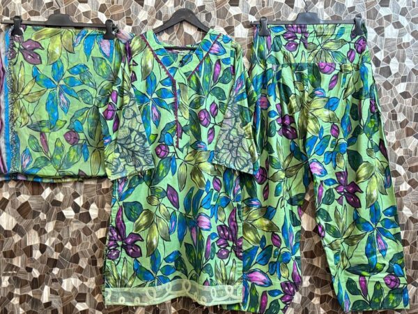 Sahil E Samandar By Red Tag 3 Pcs Luxury Lawn Ready To Wear With Farsi Shalwar 2025 - Image 3